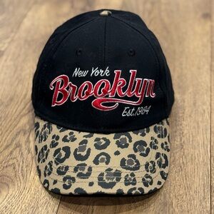 Like New Women’s Topshop Black and Tan Leopard New York Brooklyn Cap